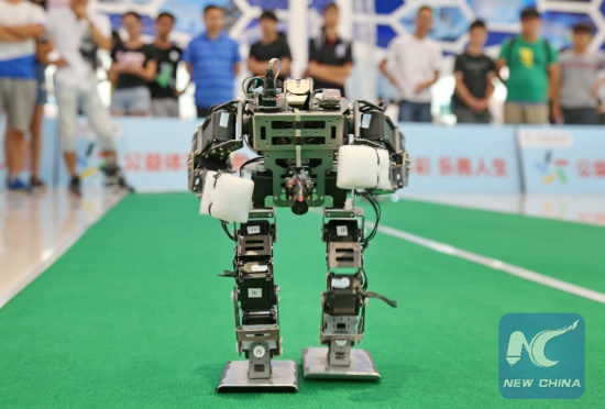 A robot takes part in a race contest during an innovation event in Qinhuangdao, northChina's Hebei Province, Aug. 23, 2016. A 2-day innovation event for college students in Beijing, Tianjin and Hebei was held here on Tuesday, in which more than 20 colleges took part. (Xinhua/Yang Shiyao)