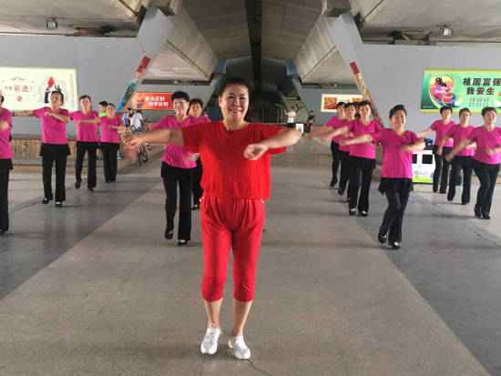 62-year-old Suo Jie dances with her fellow enthusiasts. (CGTN Photo)