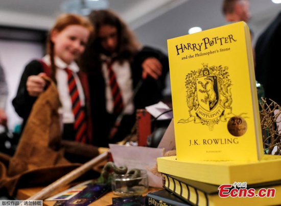 Harry Potter fans attend an anniversary presentation at Waterstones bookshop in London, Britain June 26, 2017. (Photo/Agencies)