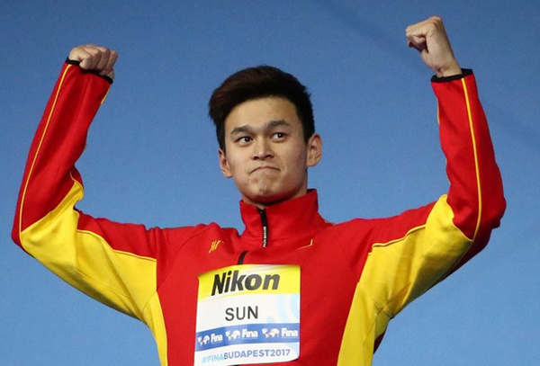 Sun Yang of China celebrates at the podium after winning the men's 200 meters freestyle title at the 17th FINA World Championships in Budapest, July 25, 2017. (Photo/Agencies)