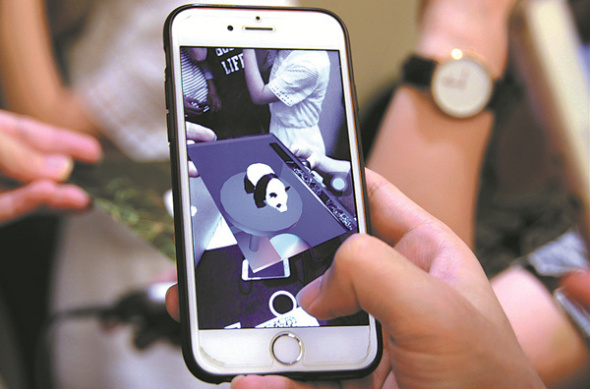 A Beijing firm that will provide VR techno¬logy for a new panda attraction also makes a panda app. LIU PEIPEI / FOR CHINA DAILY