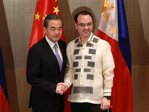 Chinese Foreign Minister Wang Yi (L) shakes hands with his Philippine counterpart Alan Peter Cayetano during their bilateral meeting in Manila, the Philippines, July 25, 2017. (Xinhua/Rouelle Umali)