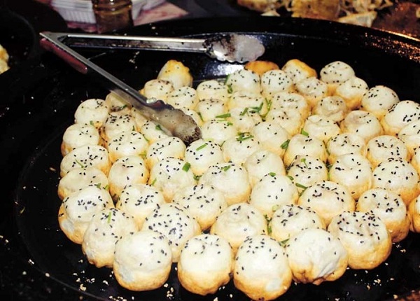 Pan-fried baozi filled with pork (Photo/Shanghai Daily)