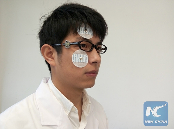 The TENG sensor-equipped glasses compared to previously developed electrooculagraphy (EOG) sensors. (Xinhua/Xianjie Pu, Hengyu Guo, Chenguo Hu of Chongqing University; Zhong Lin Wang of Chinese Academy of Sciences)