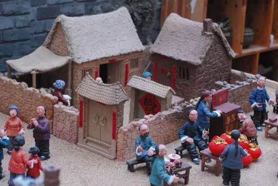 One of Qu Junmeng's miniature ceramic works. (Photo provided to chinadaily.com.cn)