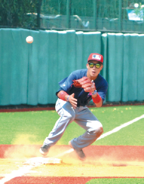 Tibet's Justin Qiangbarenzeng last week became the third graduate of China's MLB Development Centers to sign a major-league contract when he inked a rookie deal with the Boston Red Sox. The 16-year-old recently switched from playing second base to catcher. WU YING/FOR CHINA DAILY