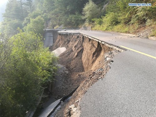Photo taken on Aug. 9, 2017 shows the road damaged by earthquake in the scenic spot of Wuhua Lake in Jiuzhaigou County, southwest China's Sichuan Province. (Xinhua/Sang Ji)