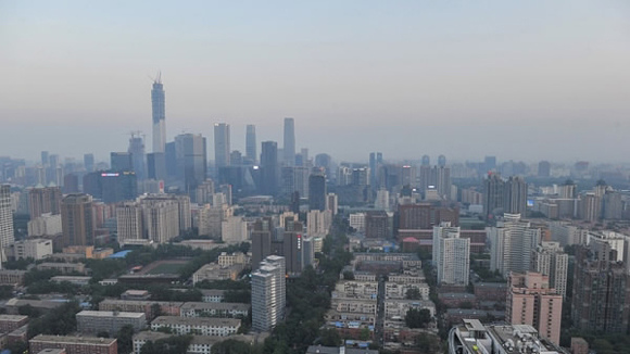Beijing sees a slightly polluted day in May. Ozone pollution has emerged as a new threat to the city's air quality. (Photo/Global Times)