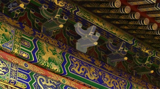 A dougong (highlighted in white). [Photo/Screen capture of Secrets of China's Forbidden City]