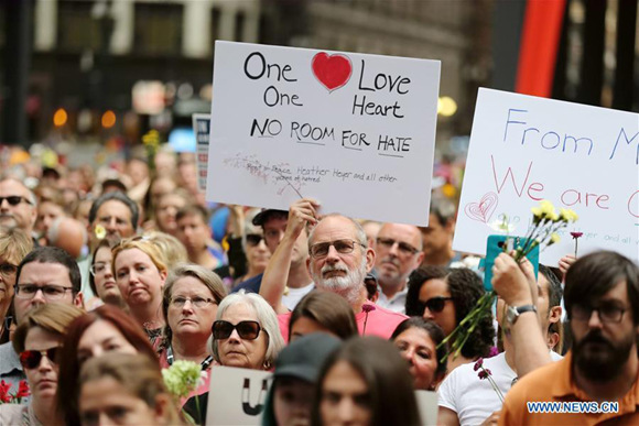 A man holding a sign reads One Love, One Heart, NO ROOM FOR HATE participates in an evening vigil at Federal Plaza in Chicago, the United States, on Aug. 13, 2017. Several hundred people joined a Sunday evening vigil at Federal Plaza in downtown Chicago, for those who fell victim to the violence in Charlottesville of Virginia during the weekend.(Xinhua/Wang Ping)