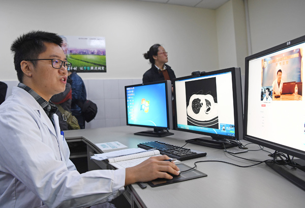 A doctor uses Ali Health's online healthcare system at the People's Hospital in Fengjie, Southwest China's Chongqing municipality. (Photo/Xinhua)