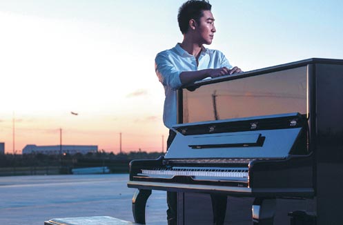 Beijing-based singer-songwriter Liang Xiaoxue finds sharing his personal emotions with people he has never met an amazing experience. (Photo provided to China Daily)