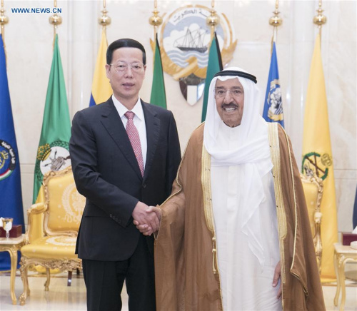 Chinese Vice Premier Zhang Gaoli (L) meets with Kuwait's Emir Sheikh Sabah Al-Ahmad Al-Jaber Al-Sabah in Kuwait City Aug. 22, 2017. (Xinhua/Wang Ye)