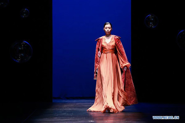 A model displays a creation during the final performance of the 4th Beijing figurative design competition of college students at the Central Academy of Drama in Beijing, capital of China, May 28, 2017. The competition was held every two years since 2011 and it has become an important competition for university students of art design. (Photo/Xinhua)