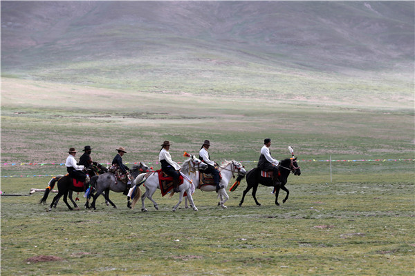 Local herdsmen are recruited as grassland rangers. (Photo by Wang Zhuangfei/China Daily)