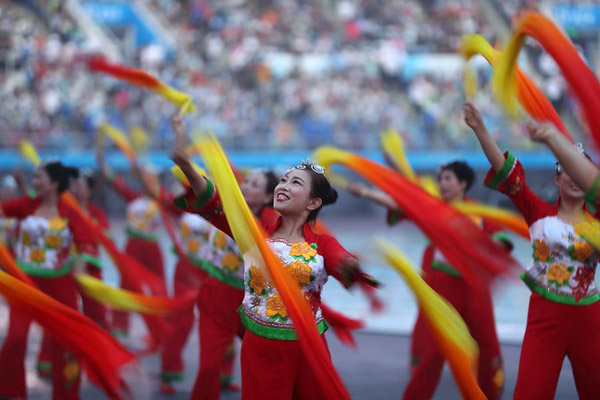 Dancers wave colorful scarves during a performance before the opening ceremony of the 13th National Games held in Tianjin, Aug 27, 2017. (Photo/Xinhua)