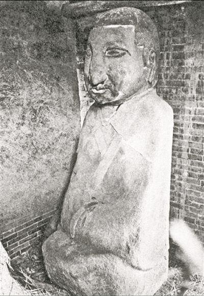 The stone statue of Zhinyu. (Photo/Beijing Youth Daily)