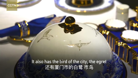 A close up of the domed lid which features a map of Gulangyu Island and egrets. (Photo/CGTN)