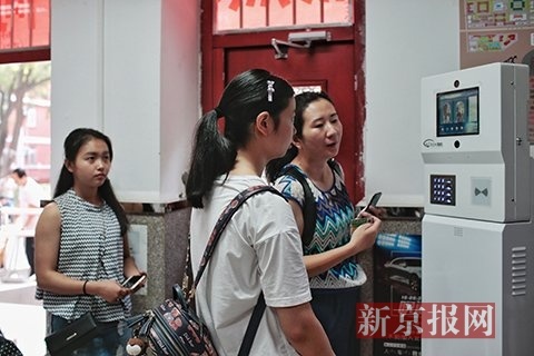 A student at Beijing Normal University has her facial information input into a new facial recognition security system. (Photo/bjnews.com)