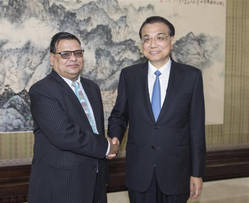 Chinese Premier Li Keqiang (R) meets with Nepalese Deputy Prime Minister and Foreign Minister Krishna Bahadur Mahara in Beijing, capital of China, Sept. 7, 2017. (Xinhua/Li Tao)