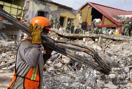 Rescuers work after an earthquake in Juchitan of Oaxaca state Sept. 8, 2017. (Xinhua/David de la Paz)