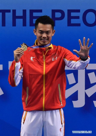 Lin Dan of Beijing attends the awarding ceremony after winning the men's singles badminton final at the 13th Chinese National Games in north China's Tianjin Municipality, Sept. 8, 2017. Lin Dan claimed the title by 2-0. (Xinhua/Xu Chang)