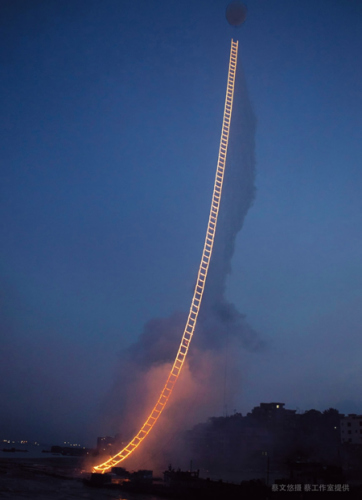 Sky Ladder by Cai Guoqiang. (Photo provided to CGTN by douban.com)