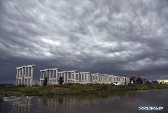Photo taken on Sept. 11, 2017 shows dark clouds over Taizhou, east China's Zhejiang Province. China's National Meteorological Center said on Tuesday Typhoon Talim would intensify to a super typhoon and is likely to hit China's southeast coast on Thursday or Friday. (Xinhua/Liang Minhui)