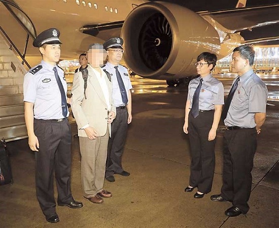 Chen Fujin is met at Pudong airport on his return to Shanghai. (Ti Gong)