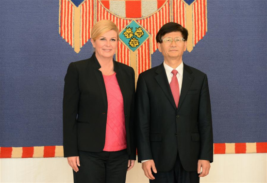 Croatian President Kolinda Grabar-Kitarovic (L) meets with Chinese President Xi Jinping's special envoy Meng Jianzhu, who is also member of the Political Bureau of the Communist Party of China (CPC) Central Committee and head of the Commission for Political and Legal Affairs of the CPC Central Committee, in Zagreb, Croatia, on Sept. 13, 2017. (Xinhua/Gao Lei)