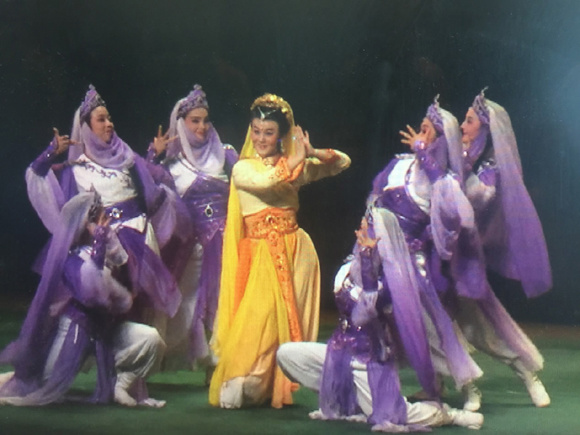 Performers play Yuju Opera at the Fourth Yuju Opera Festival. (Photo/CGTN)