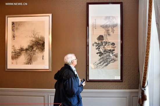 A visitor enjoys Chinese paintings in Chinese embassy in Paris, France, on Sept. 17, 2017. Chinese embassy in France opened for the first time in the annual European Heritage Days in Paris, France on Sunday. (Xinhua/Chen Yichen)