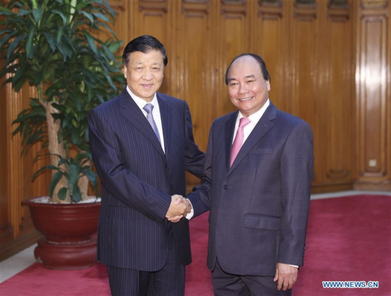 Liu Yunshan (L), a member of the Standing Committee of the Political Bureau of the Communist Party of China Central Committee, meets with Vietnamese Prime Minister Nguyen Xuan Phuc in Hanoi, Vietnam, Sept. 19, 2017. (Xinhua/Ding Lin) 