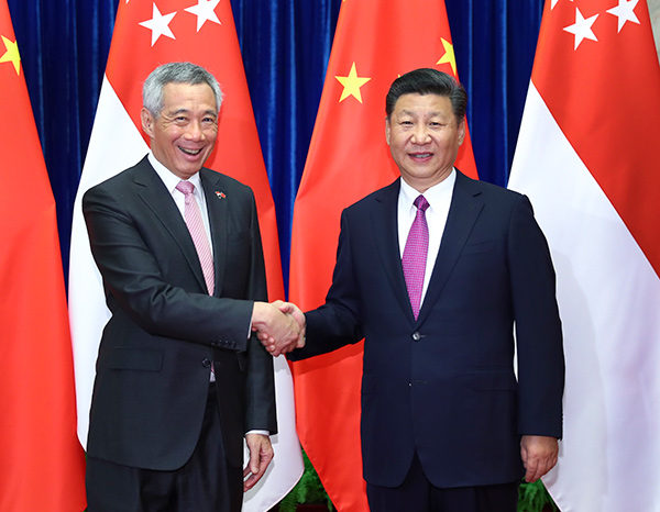 President Xi Jinping meets Singaporean Prime Minister Lee Hsien Loong at the Great Hall of the People in Beijing on Wednesday. (Photo/Xinhua)