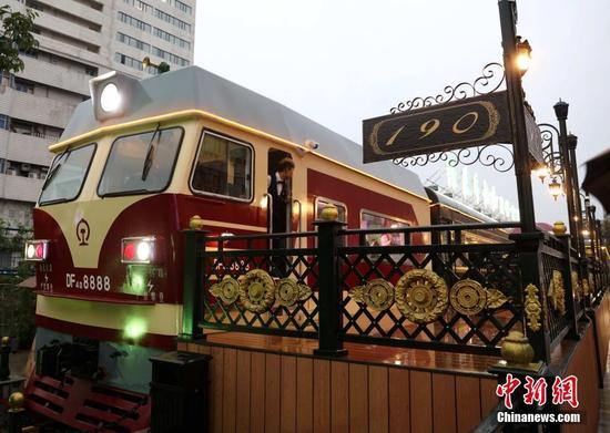 The train-turned restaurant opens in Harbin on Sept 25, 2017. (Photo: China News Service/Wang Shu)