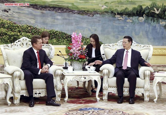Chinese Vice Premier Zhang Gaoli (R) meets with Alexei Miller, CEO of Russian natural gas company Gazprom, in Beijing, capital of China, Sept. 25, 2017. (Xinhua/Ju Peng)