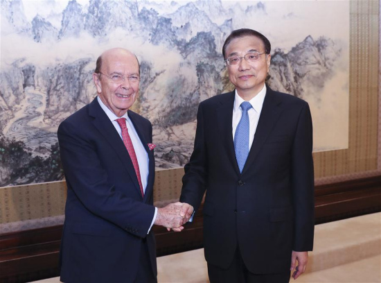 Chinese Premier Li Keqiang (R) meets with U.S. Secretary of Commerce Wilbur Ross in Beijing, capital of China, Sept. 25, 2017. (Xinhua/Pang Xinglei)