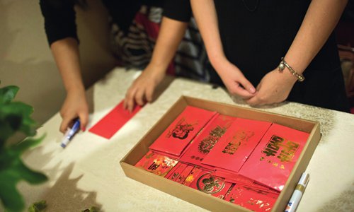 The National Day holidays are among the most popular days young people choose to get married on. (Photos: Li Hao/GT)