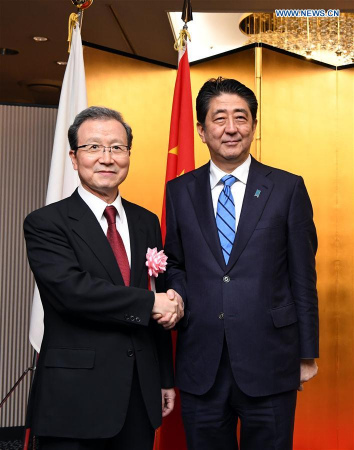 Japanese Prime Minister Shinzo Abe (R) shakes hands with Chinese Ambassador to Japan Cheng Yonghua at a ceremony marking China's upcoming National Day in Tokyo, Japan, Sept. 28, 2017. (Xinhua/Ma Ping)
