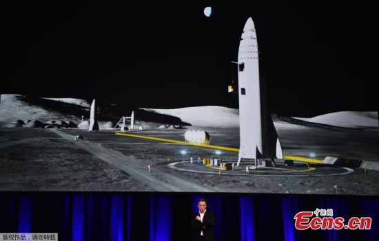 Elon Musk, Chief Executive Officer (CEO) of Space Exploration Technologies Corporation (SpaceX), speaks on the final day of the 68th International Astronautical Congress (IAC) in Adelaide, Australia, on Sept. 29, 2017. SpaceX unveiled its plans to put humans on Mars as early as 2024 in Australia on Friday. (Xinhua/Xu Haijing)