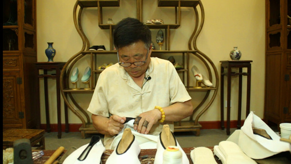 He Kaiying, the fourth generation inheritor of Neiliansheng melaleuca shoes, was identified as a representative inheritor of China's national intangible cultural heritage by the Ministry of Culture in 2009. (Photo/China.org.cn)