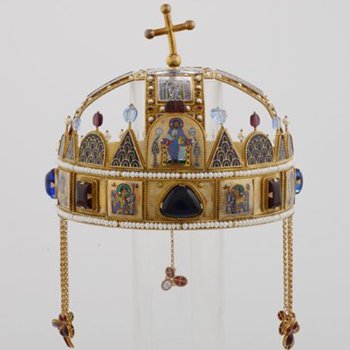 A royal Hungarian crown (Photo/Courtesy of the Palace Museum)