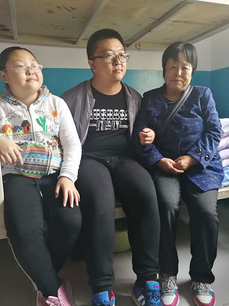 Sun Xiaoyu will continue to take care of his grandmother and cousin during the college years. (Photo provided to chinadaily.com.cn)