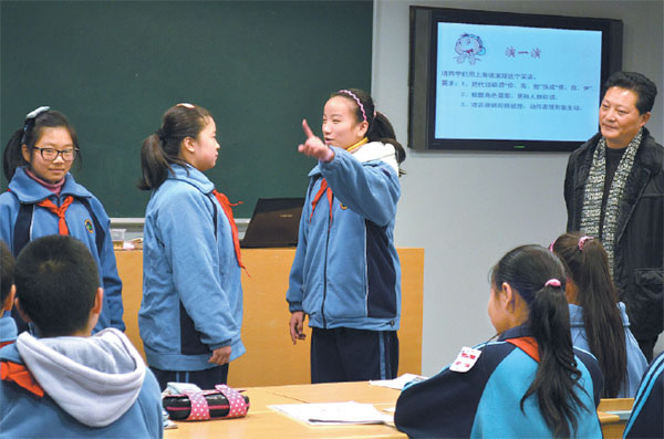 Students of Huimin Middle School in a Shanghai-dialect class.(Photo provided to China Daily)