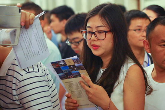 Job hunters attend a talent recruitment fair held in Chengdu, Sichuan province, on Sept 10. Provided to China Daily