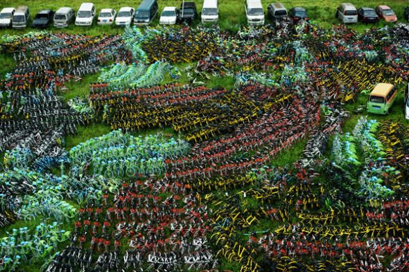 Tens of thousands of shared bikes have been dumped at a construction site in Hangzhou, capital of East China's Zhejiang province. (Photo by Long Wei/For China Daily)