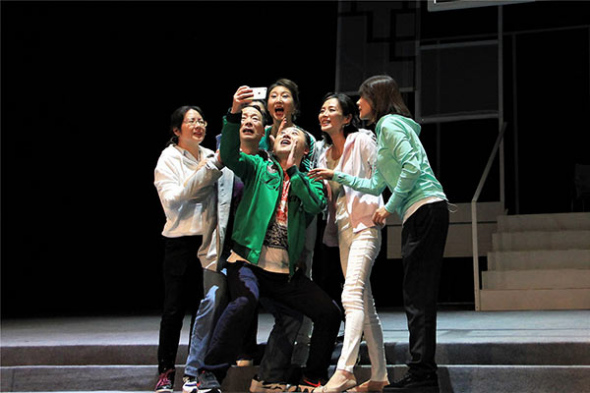 China��s first drama drafted, directed and performed by cancer survivors has made its debut in Shanghai.