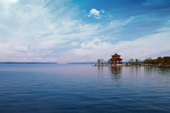 Nanhu Wetland Park, transformed from a 5-square-kilometer area of subsidence in Huaibei, Anhui province, is expected to be listed as a national scenic spot soon. (Photo/China Daily)