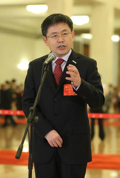 Wang Endong, chief scientist at China's largest server maker, Inspur Group, and delegate to the 19th National Congress of the Communist Party of China, meets the press before the opening of the Congress in Beijing October 18, 2017. (Photo/Xinhua)