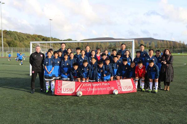 Soccer students from China are taken through their paces at the USW Sport Park near Cardiff, Wales. (Photo provided to chinadaily.com.cn)